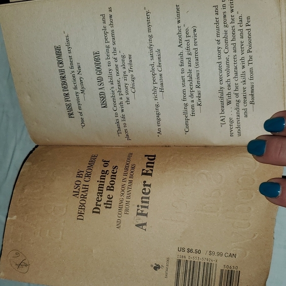 FREE w/bundle or 3/$5 📚 "Kissed a Sad Goodbye" A Mystery by Deborah Crombie - Picture 5 of 6